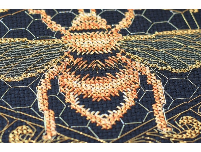 Golden Bee Cross Stitch Kit фото 3
