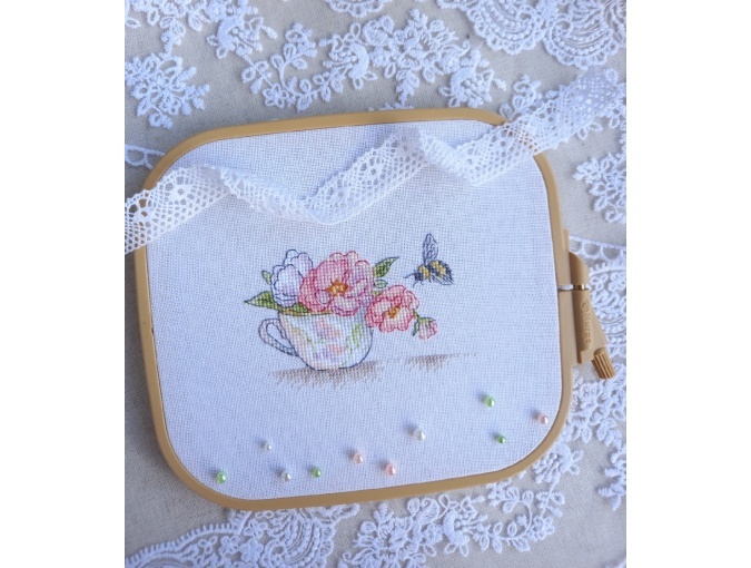 Rosehip and Bumblebee Cross Stitch Pattern фото 2