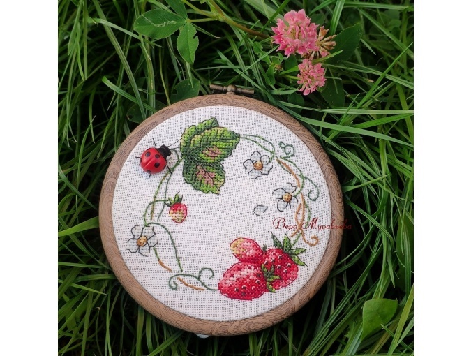A Strawberry Wreath Cross Stitch Pattern фото 5