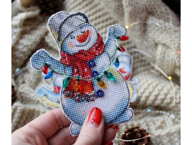 Snowman with a Garland Cross Stitch Pattern фото 2