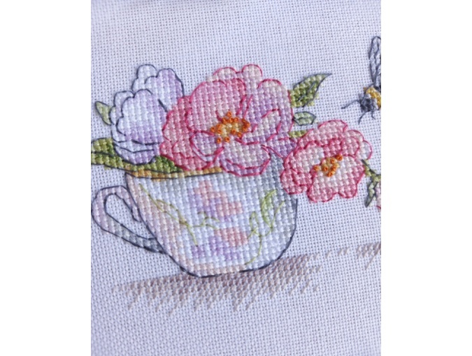 Rosehip and Bumblebee Cross Stitch Pattern фото 3