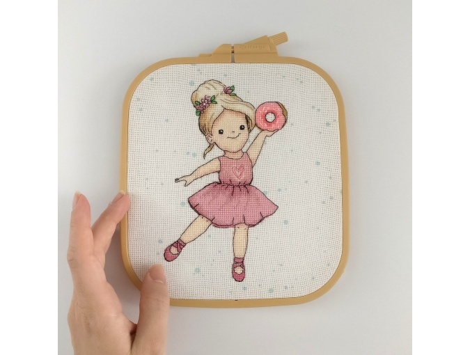 Girl with a Doughnut Cross Stitch Pattern фото 2