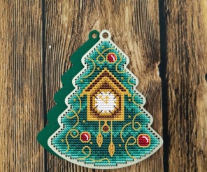 Christmas Tree with Clock Cross Stitch Pattern