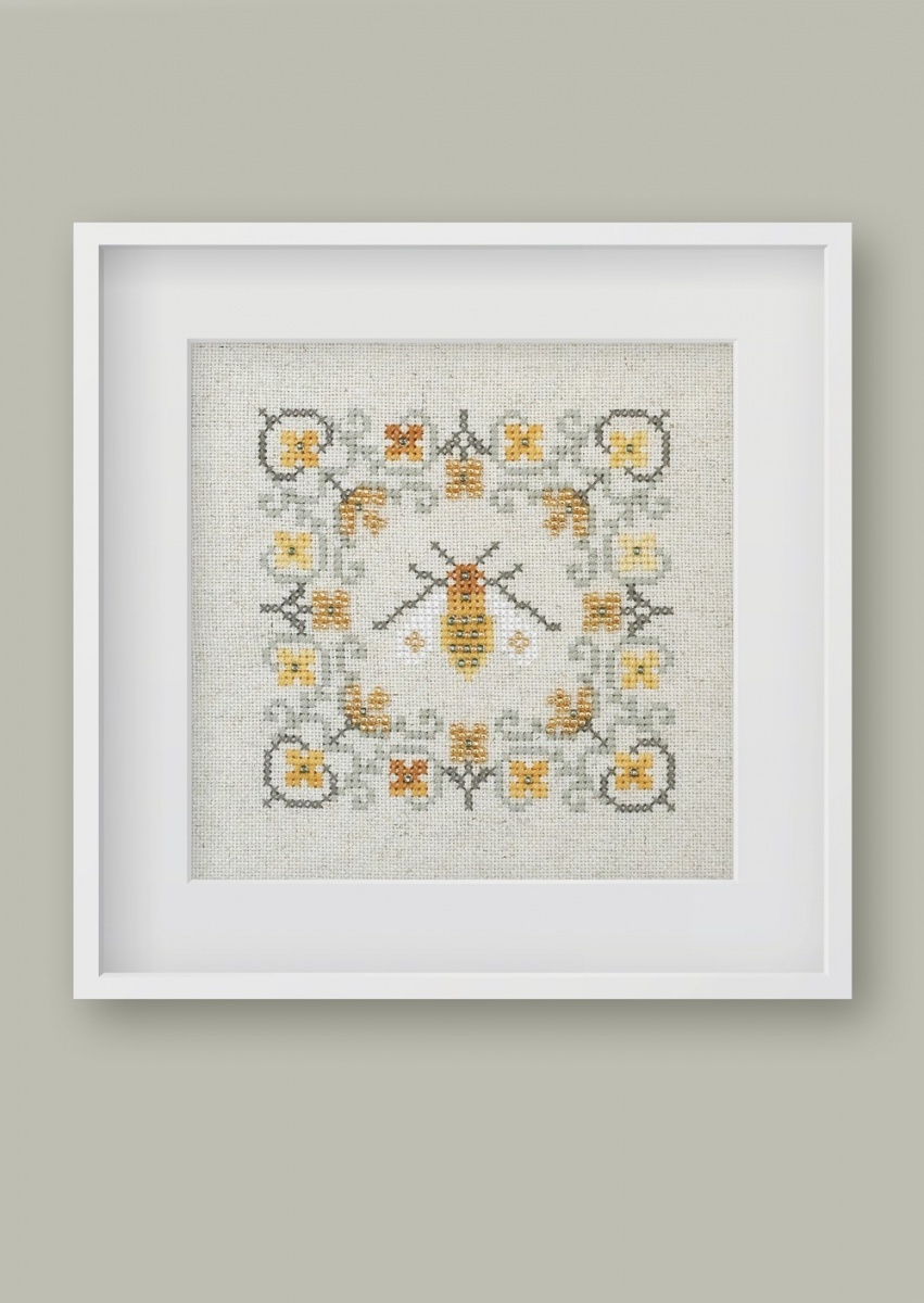 A Bee Cross Stitch Pattern фото 2
