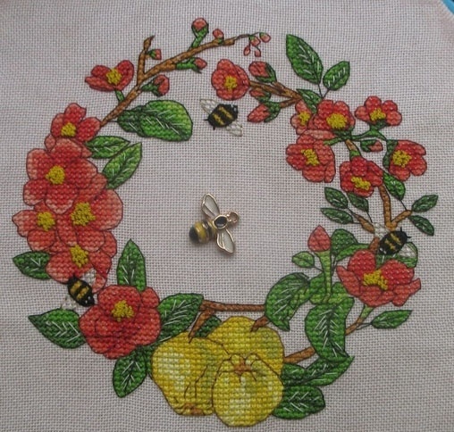 Quince Wreath Cross Stitch Pattern фото 3