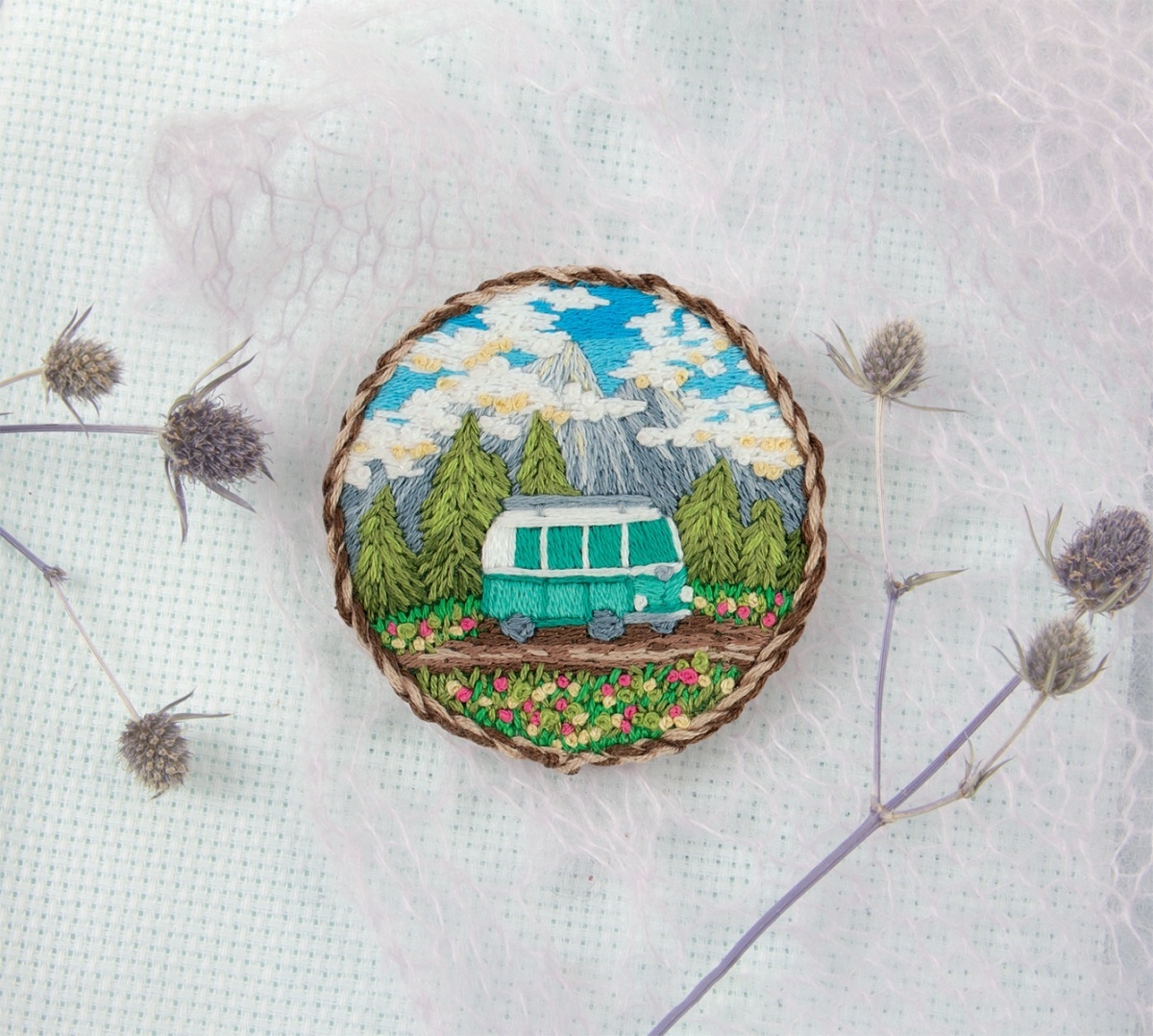 Traveling on Wheels Brooch Embroidery Kit фото 2