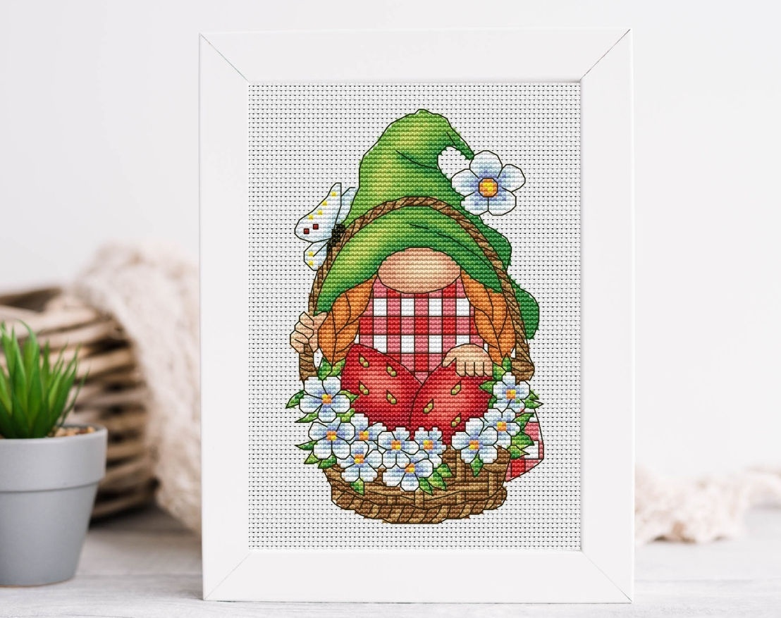 Strawberry Gnome Cross Stitch Pattern фото 1