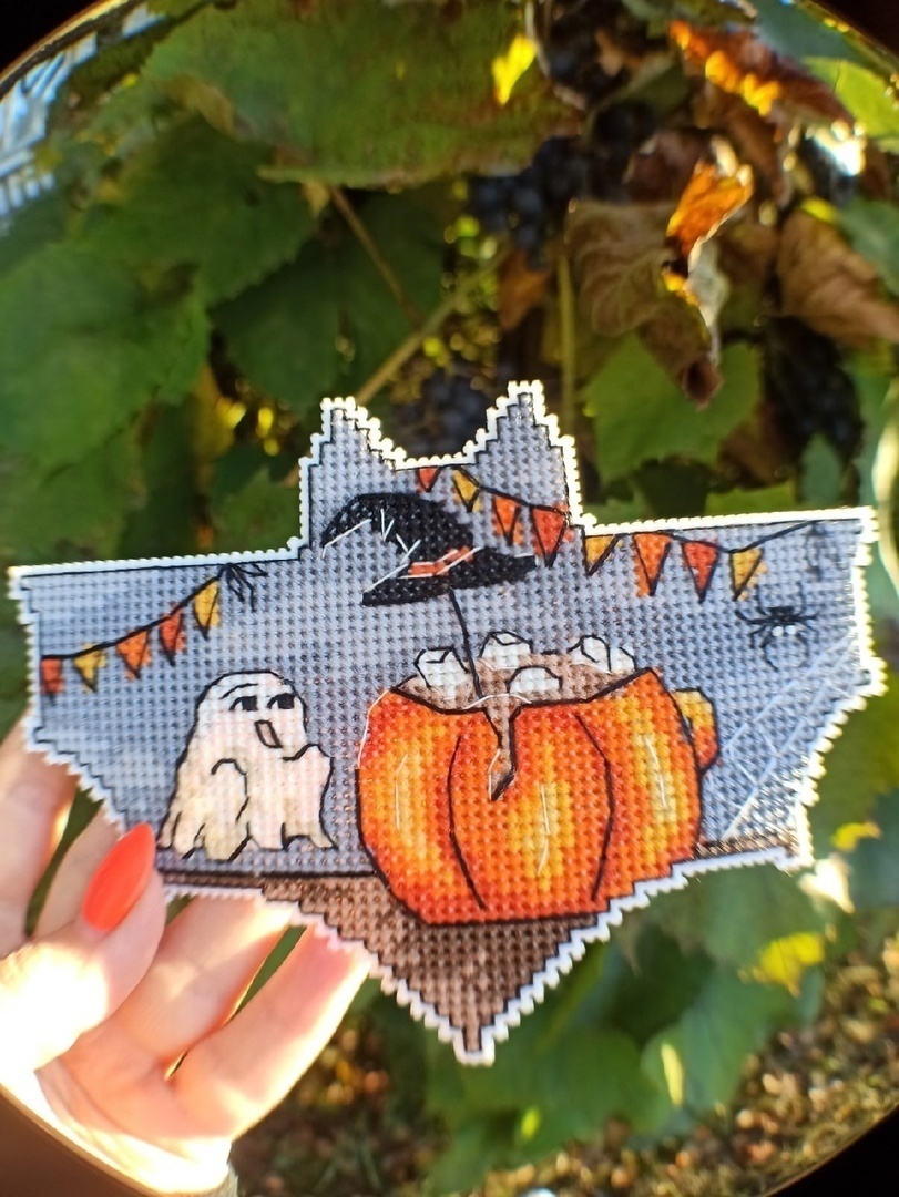 A Treat for the Ghost Cross Stitch Pattern фото 2