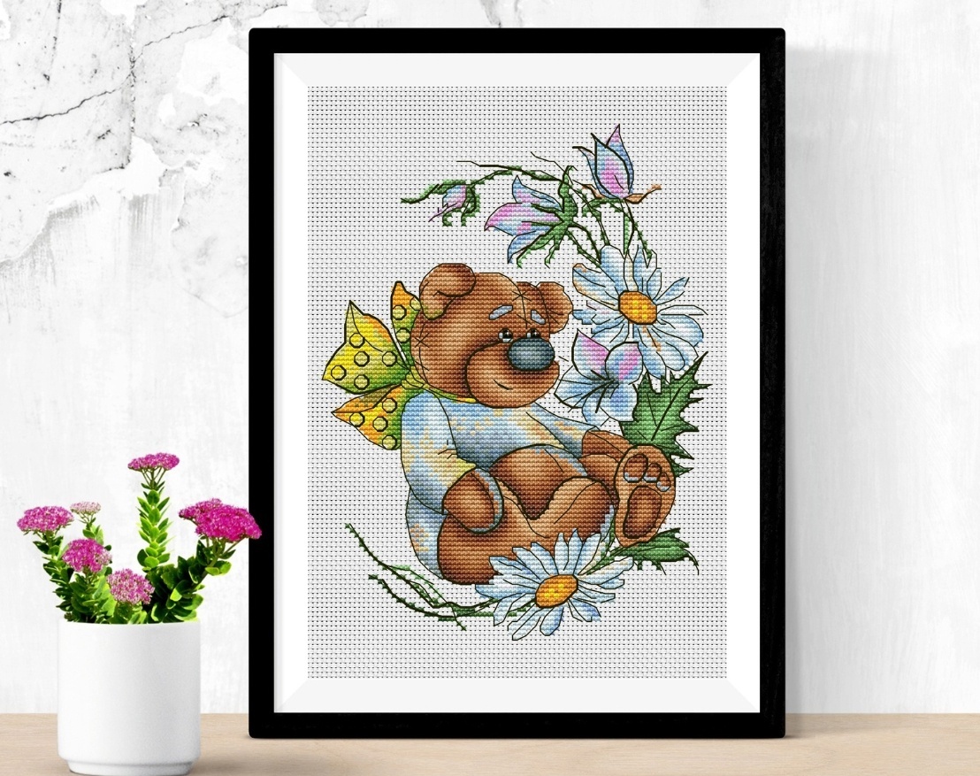 Bear and Flowers Cross Stitch Pattern фото 1