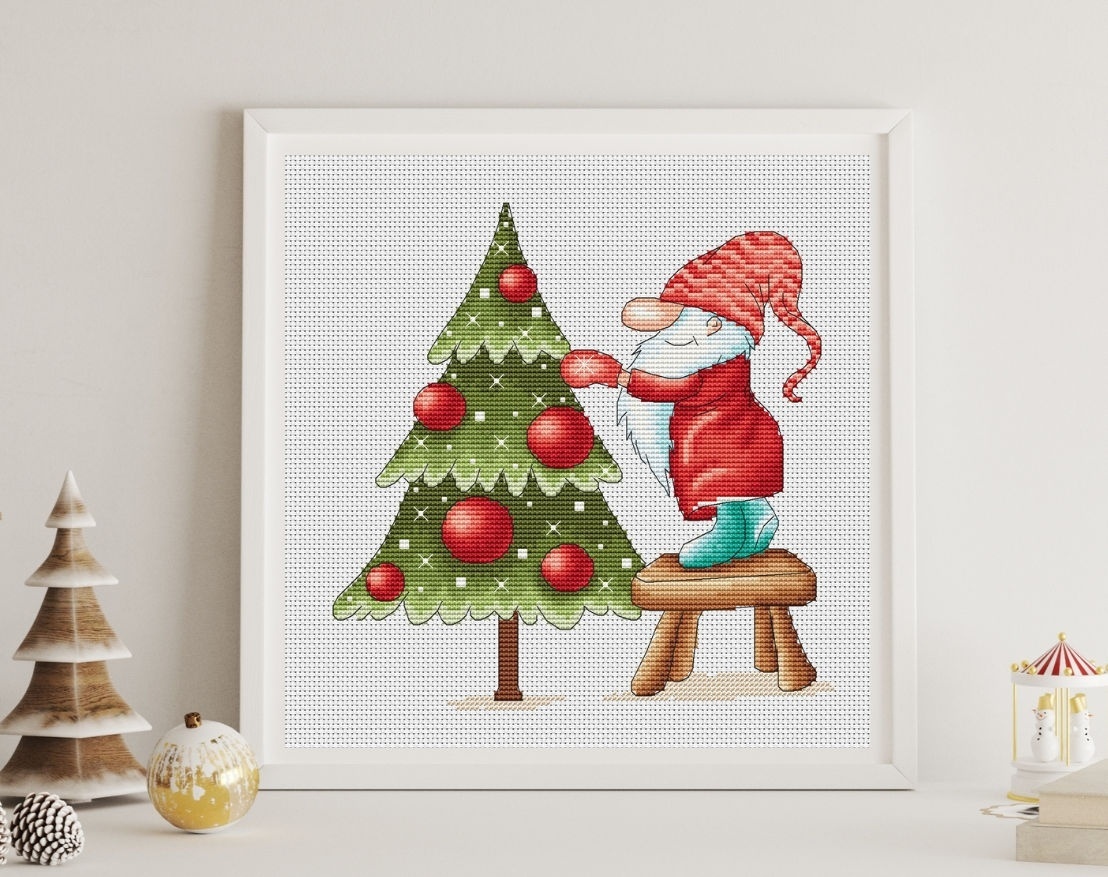 Gnome and Christmas Tree Cross Stitch Pattern фото 1