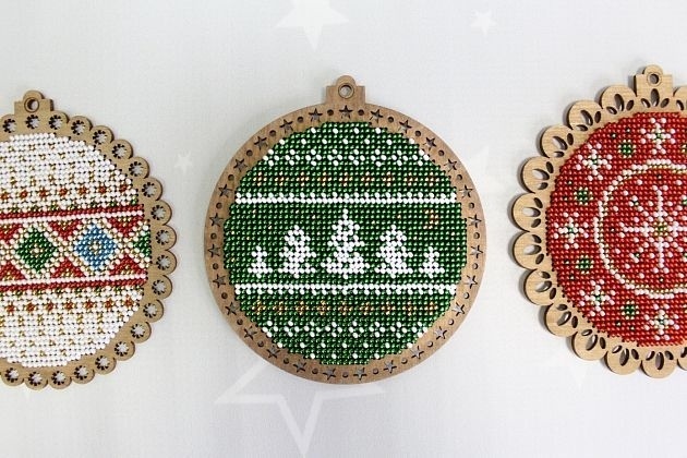 Visiting the Christmas Tree Bead Embroidery Kit фото 2