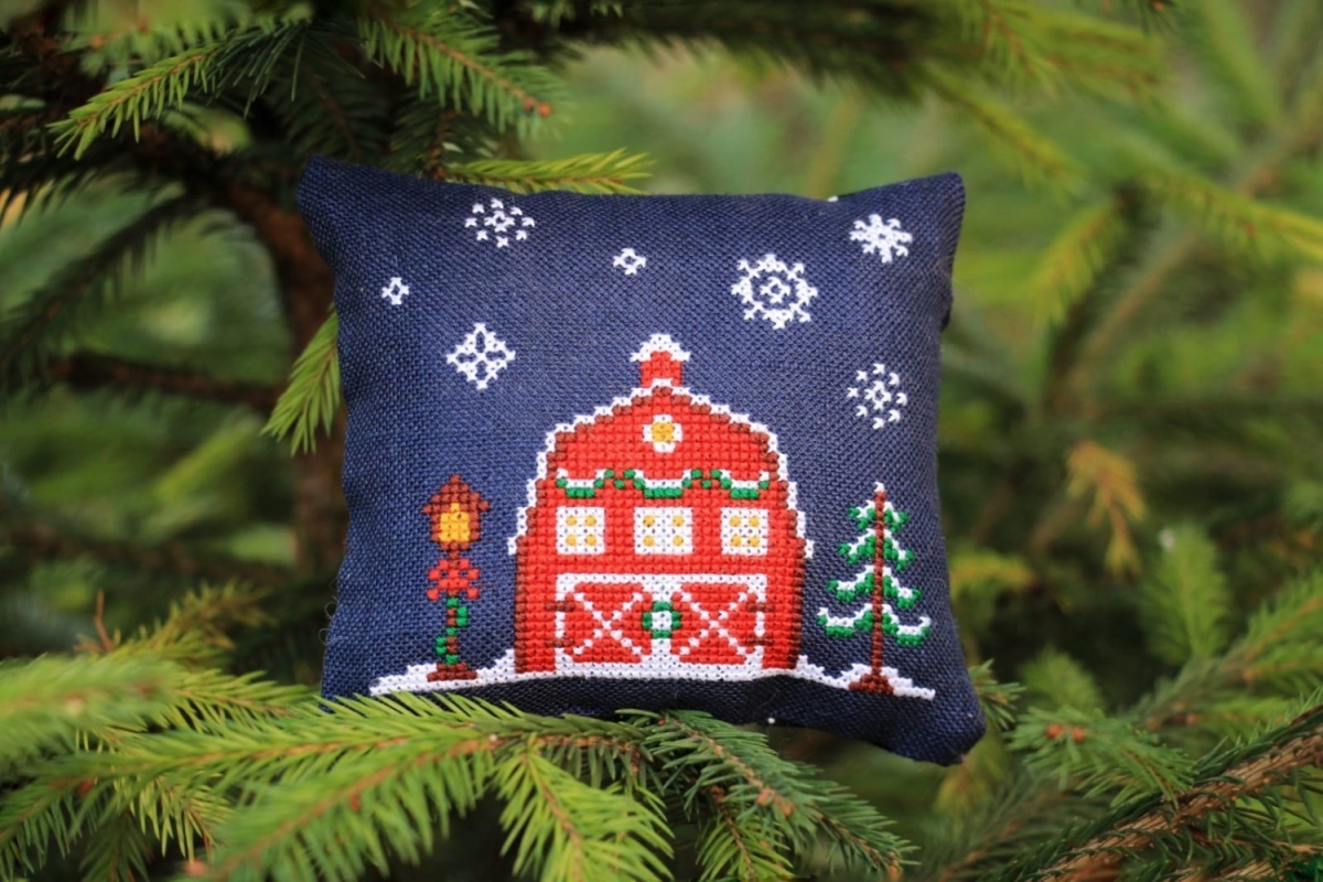 Christmas on the Farm Cross Stitch Pattern фото 1