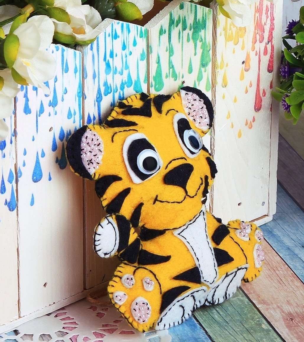 Tiger Cub Felt Toy Sewing Kit фото 2