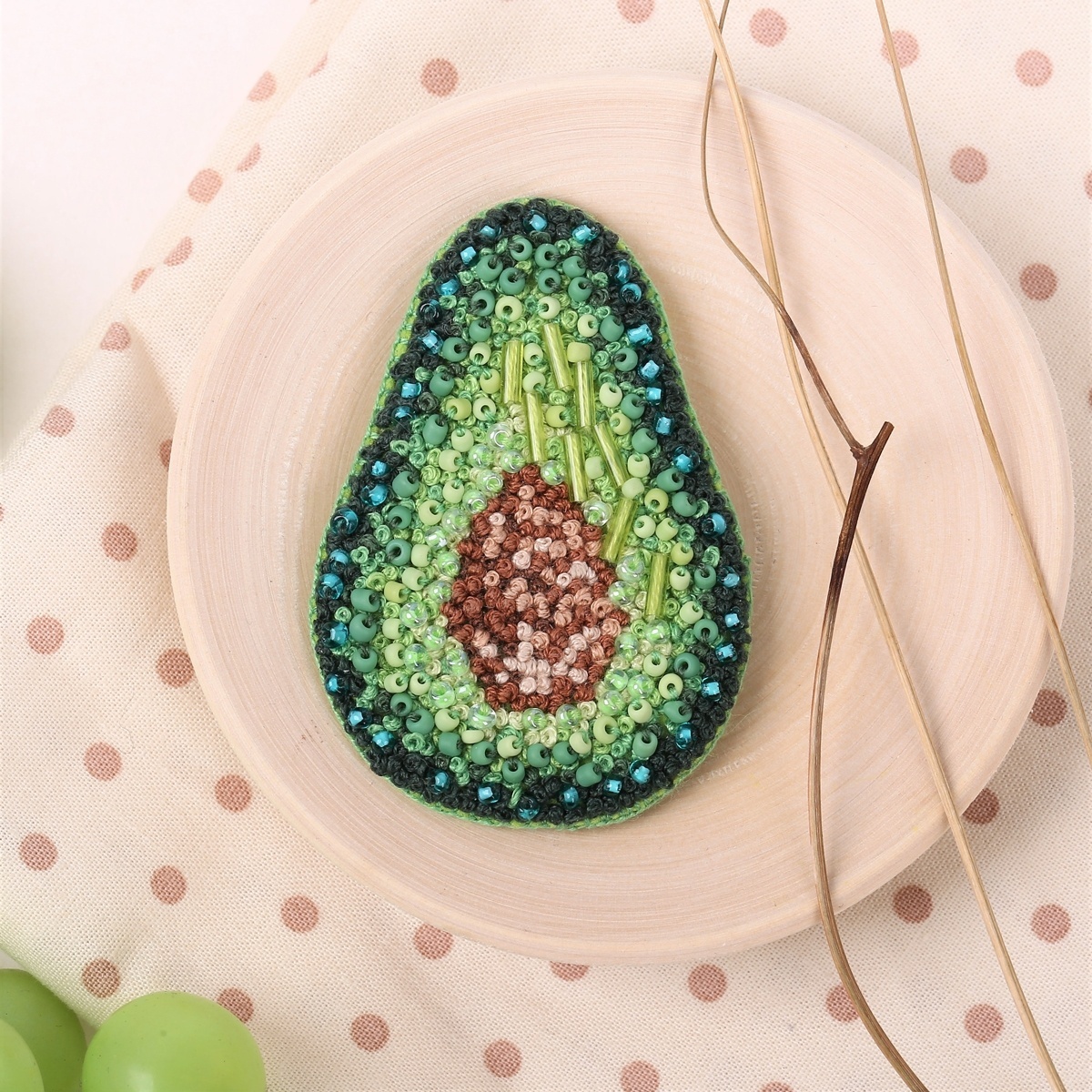 Brooch. Avocado Half Bead Embroidery Kit фото 1