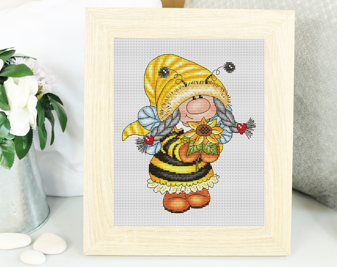Bee Gnome Girl Cross Stitch Pattern фото 1