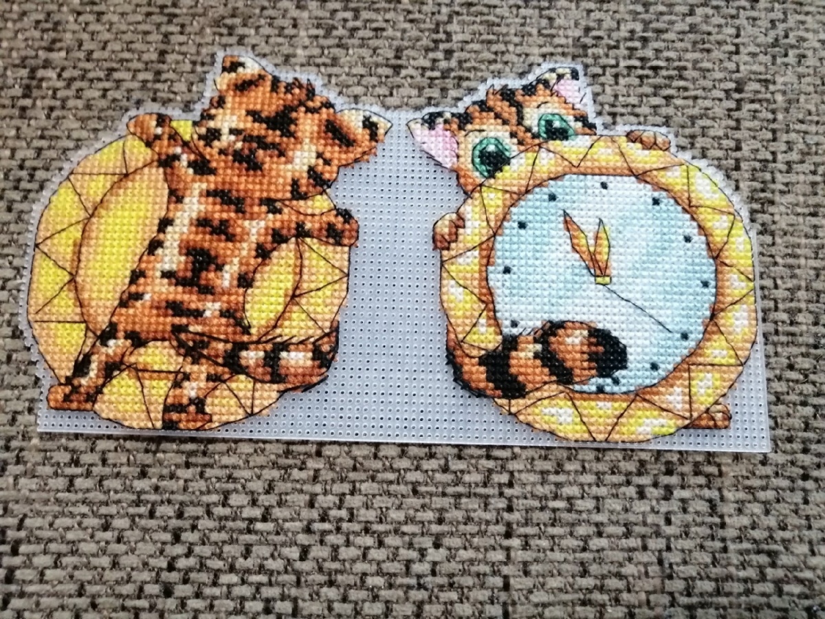Tiger with Clock Cross Stitch Pattern фото 6