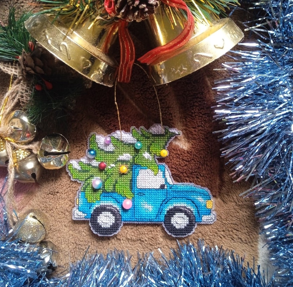 Car with a Christmas Tree Cross Stitch Pattern фото 2