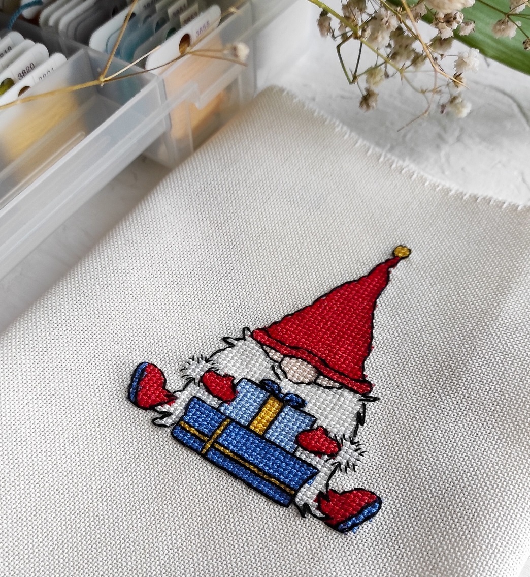 Gnome with Presents Cross Stitch Pattern фото 3