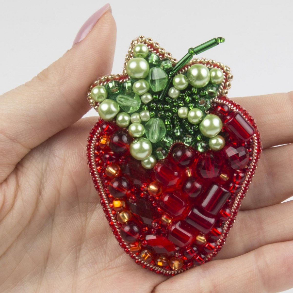 Strawberry Brooch Embroidery Kit фото 2