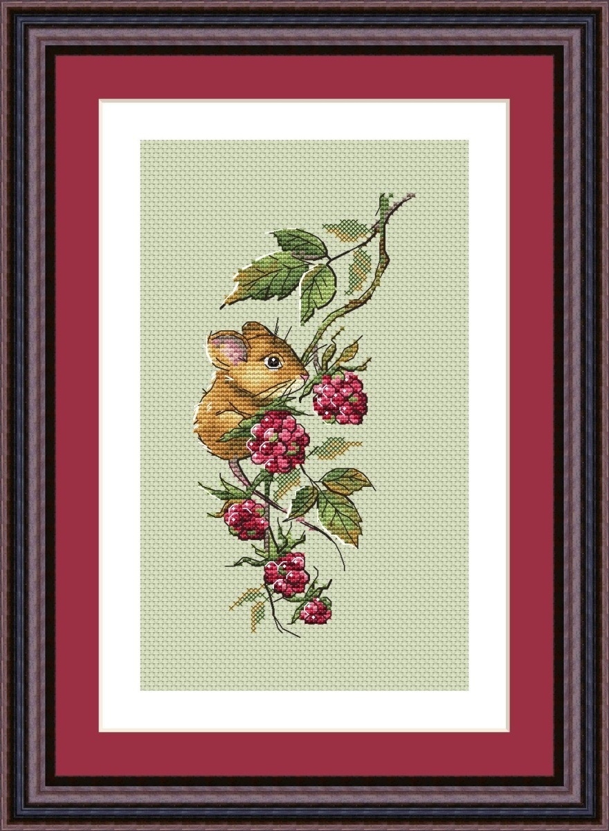 Mouse in a Raspberry Cross Stitch Pattern фото 1