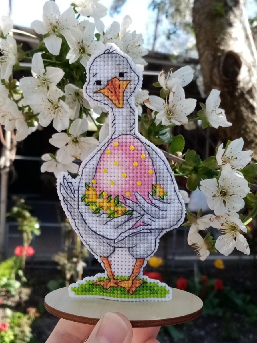 Goose with a Pink Egg Cross Stitch Pattern фото 7