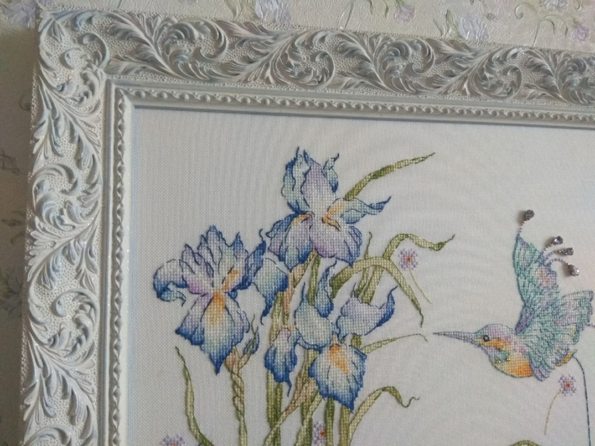Hummingbird and Irises Cross Stitch Pattern фото 11