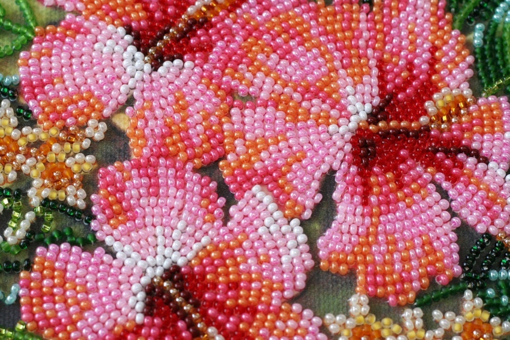 Tanzanian Flowers Bead Embroidery Kit фото 2