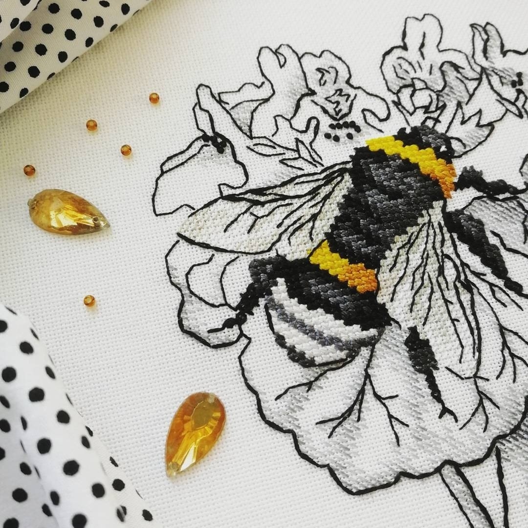 Bumblebee Cross Stitch Pattern, code AU-001 Anna Ulchitskaya | Buy ...