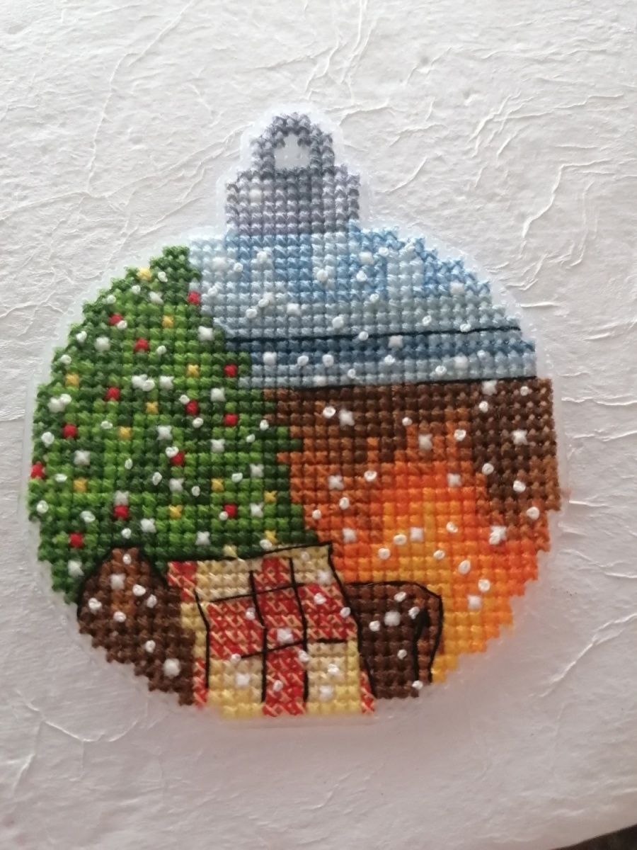 Fireplace Christmas Ball Cross Stitch Pattern фото 2