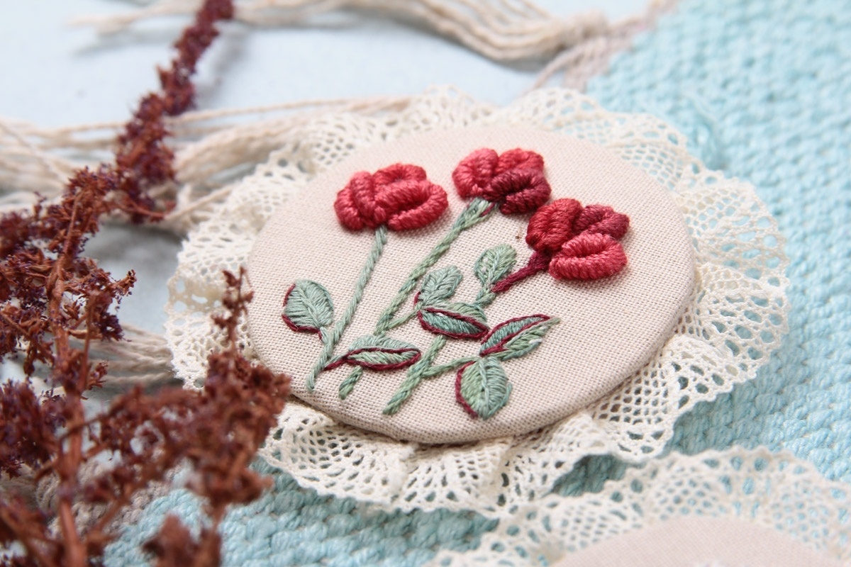 Vintage Brooches. Thistle and Poppy Embroidery Kit фото 2