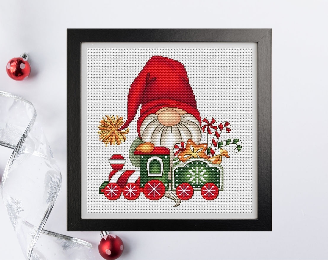 Funny Christmas Gnome Cross Stitch Pattern фото 1