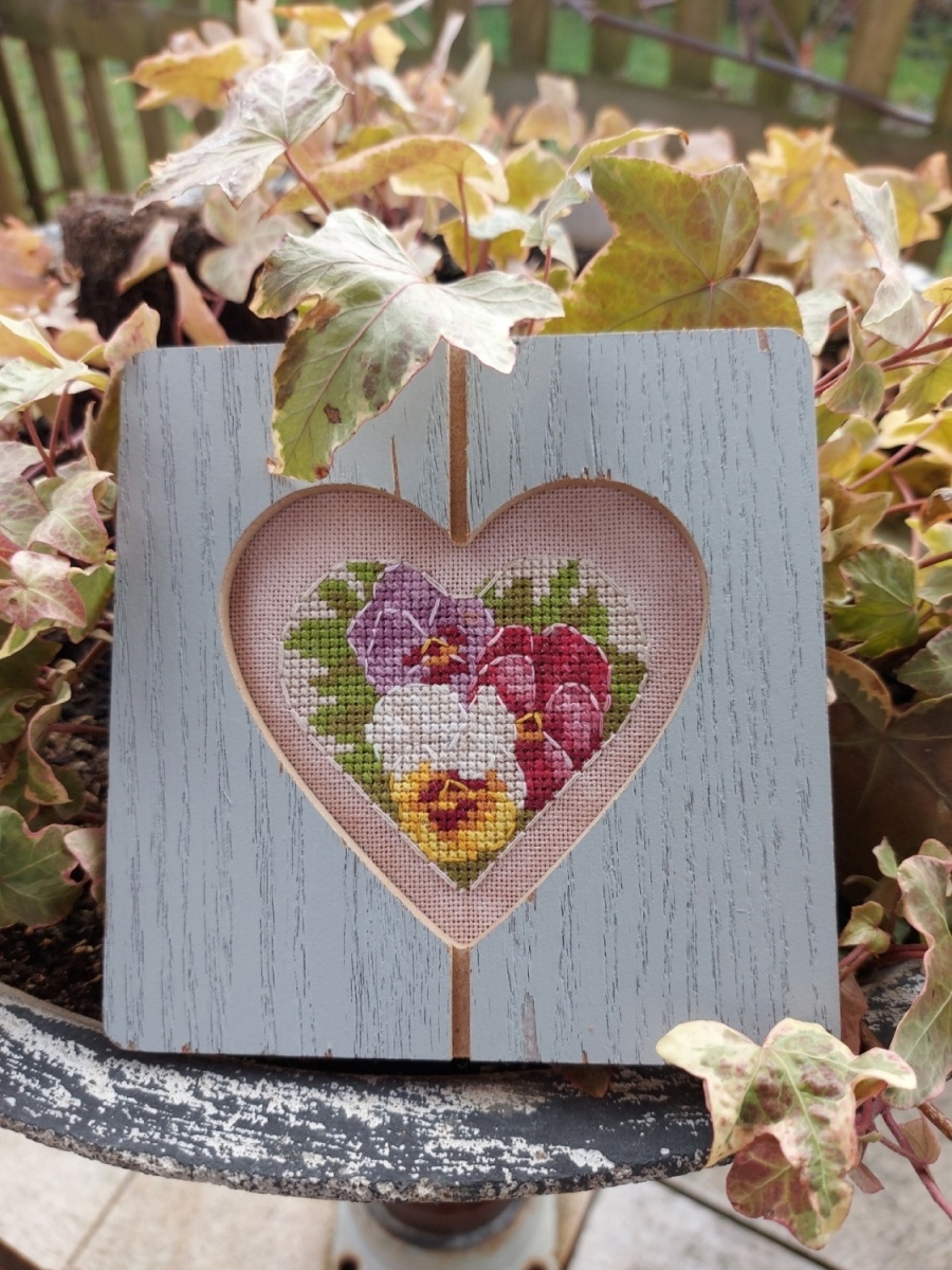 Heart. Pansies Cross Stitch Pattern фото 3