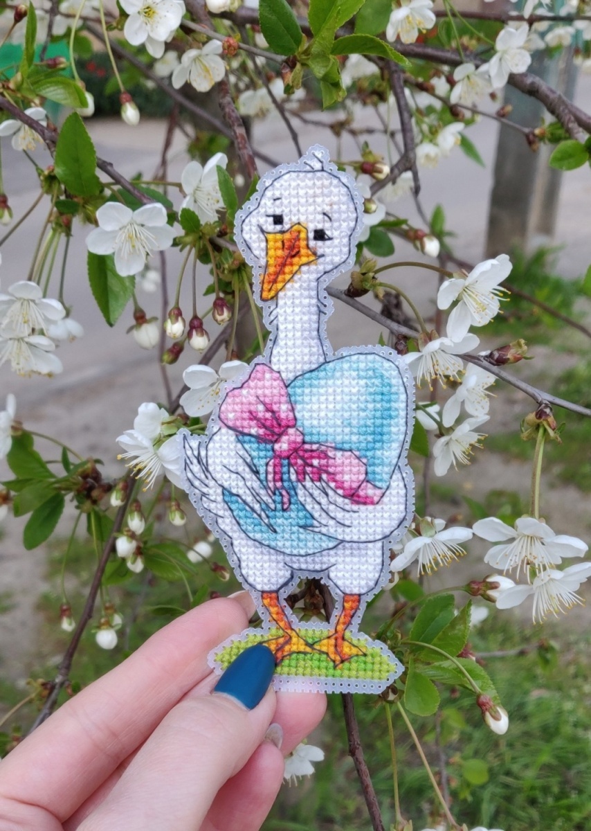Goose with a Blue Egg Cross Stitch Pattern фото 4