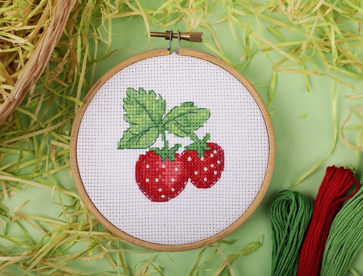 Strawberries Cross Stitch Kit by Klart фото 4