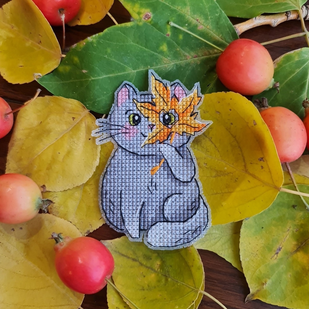 Cat with Maple Leaf Cross Stitch Pattern фото 2