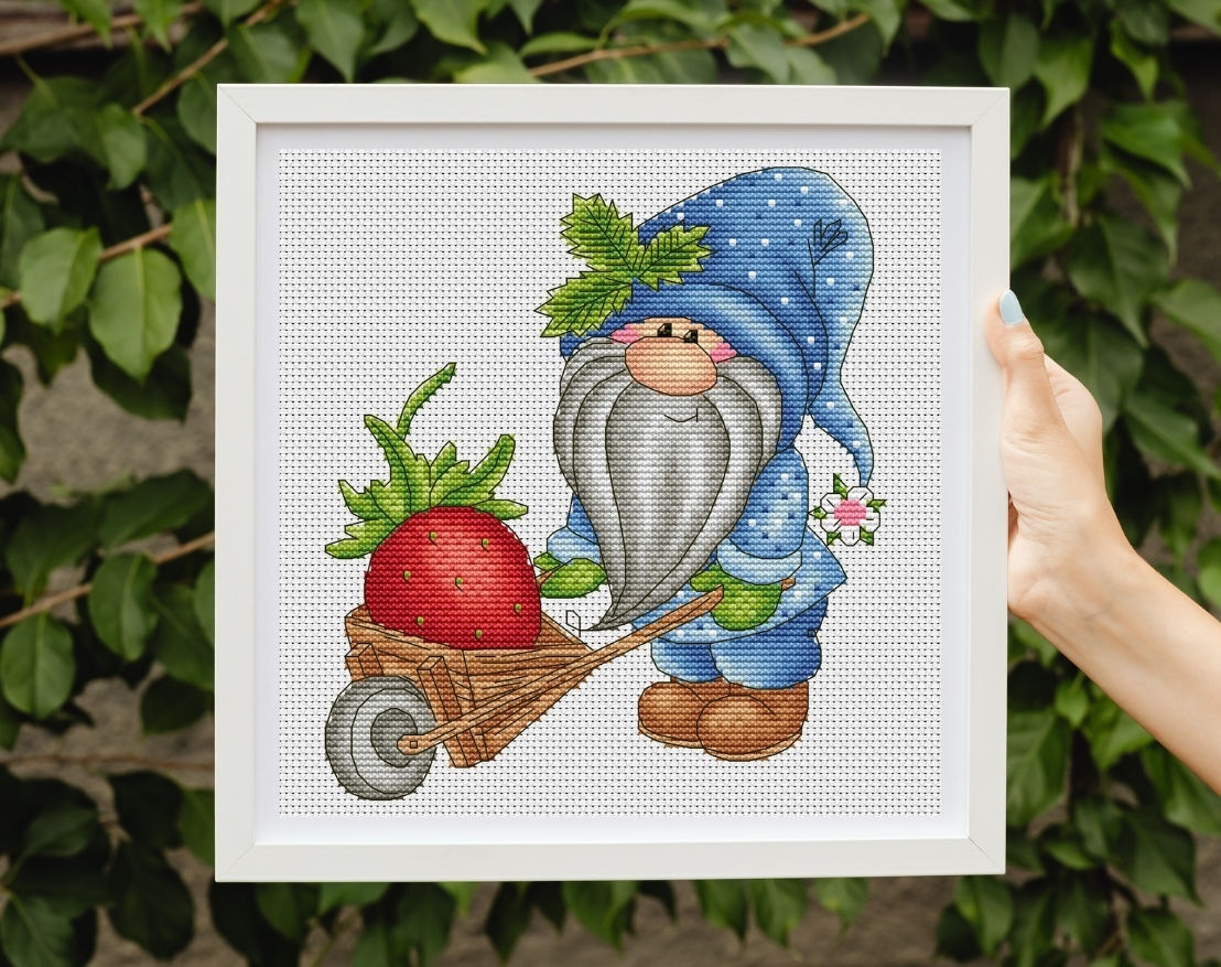 Gnome with Strawberries Cross Stitch Pattern фото 1