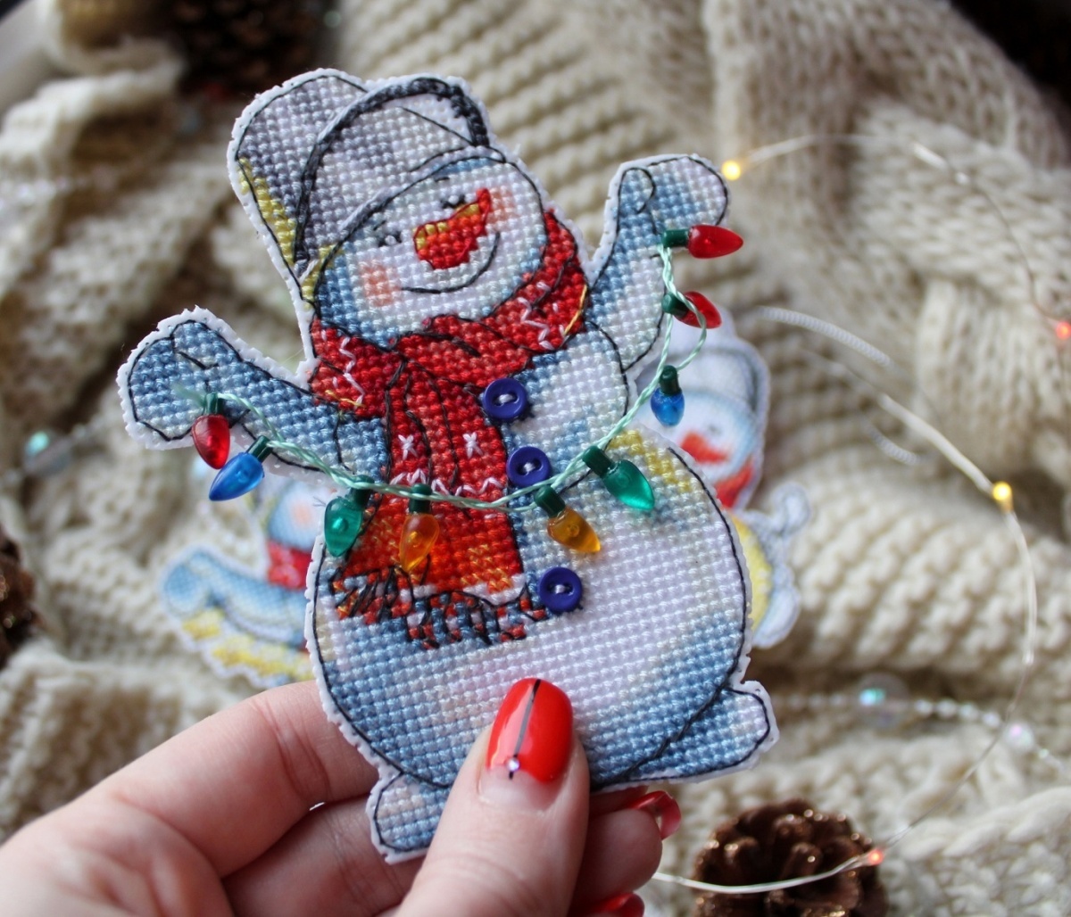 Snowman with a Garland Cross Stitch Pattern фото 2