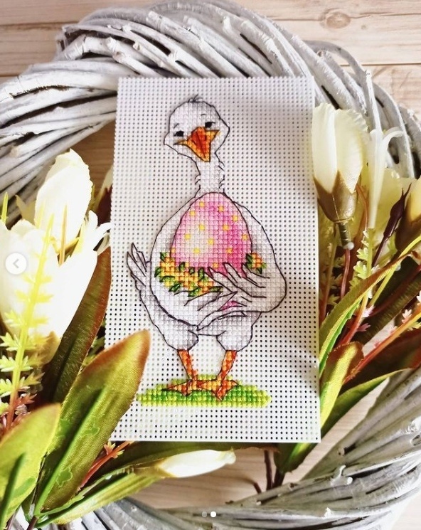 Goose with a Pink Egg Cross Stitch Pattern фото 3