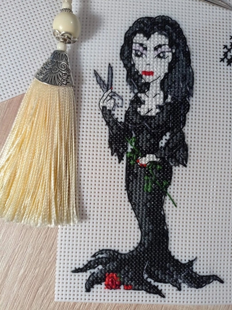 The Addams Family. Morticia Cross Stitch Pattern фото 14