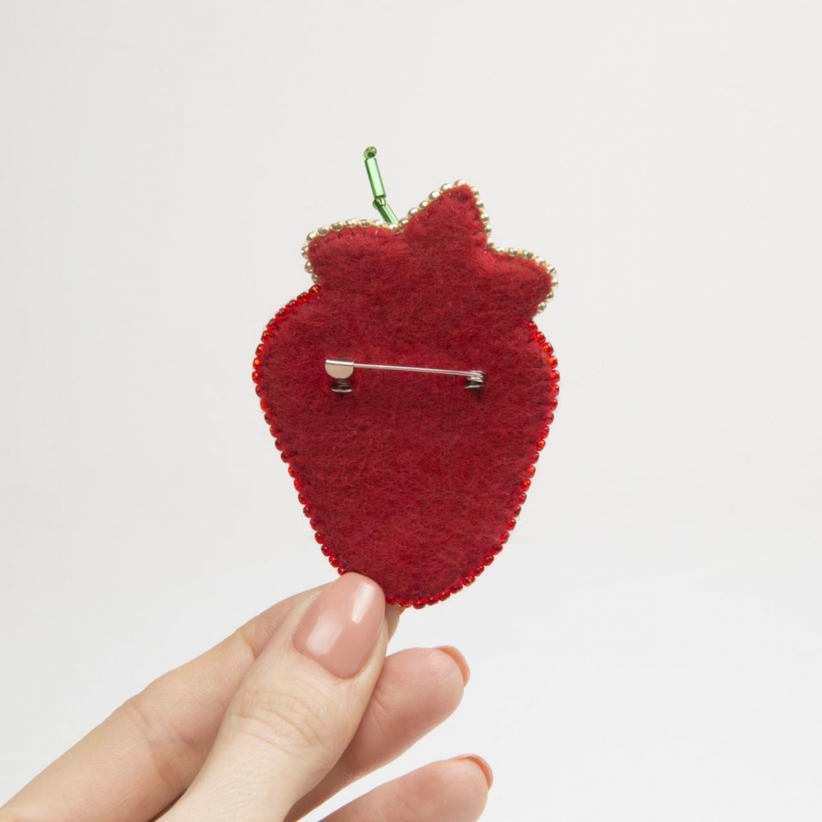 Strawberry Brooch Embroidery Kit фото 3
