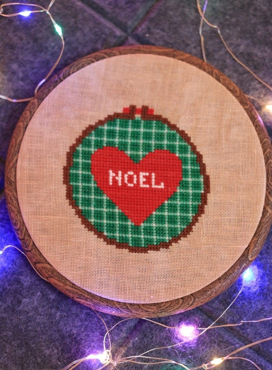 Christmas Hoop Cross Stitch Pattern фото 1